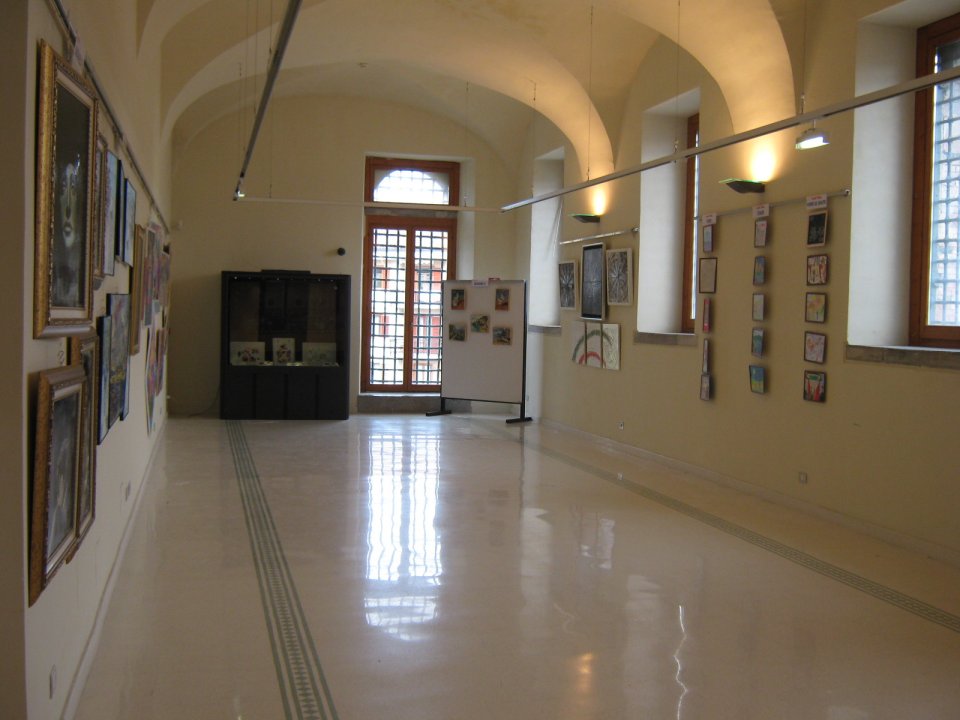 Sala Mostra 1.jpg (85896 byte)