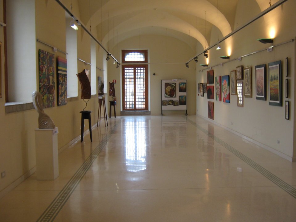 Sala Mostra 2.jpg (84516 byte)