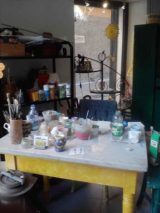 laboratorio ceramica Genova.jpg (304765 byte)