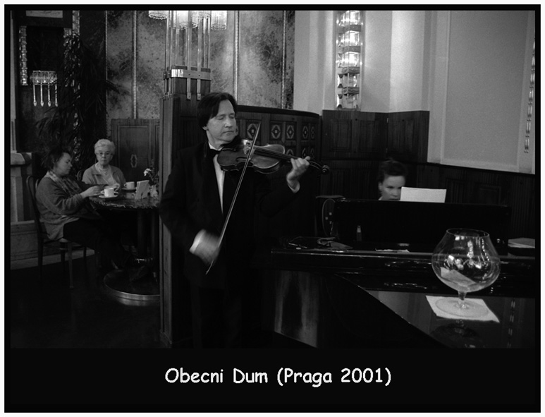 PI VIOLINISTA all'Obecni Dum.jpg (121543 byte)